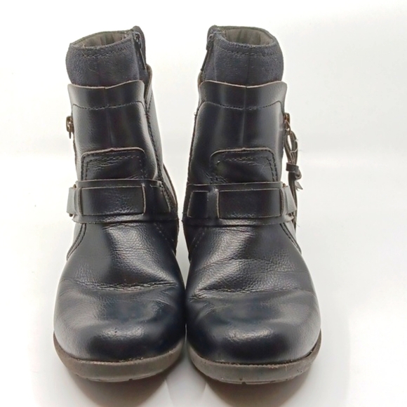 Clarks Black Ankle Boots W/ Dual Zipper Design - Picture 5 of 13